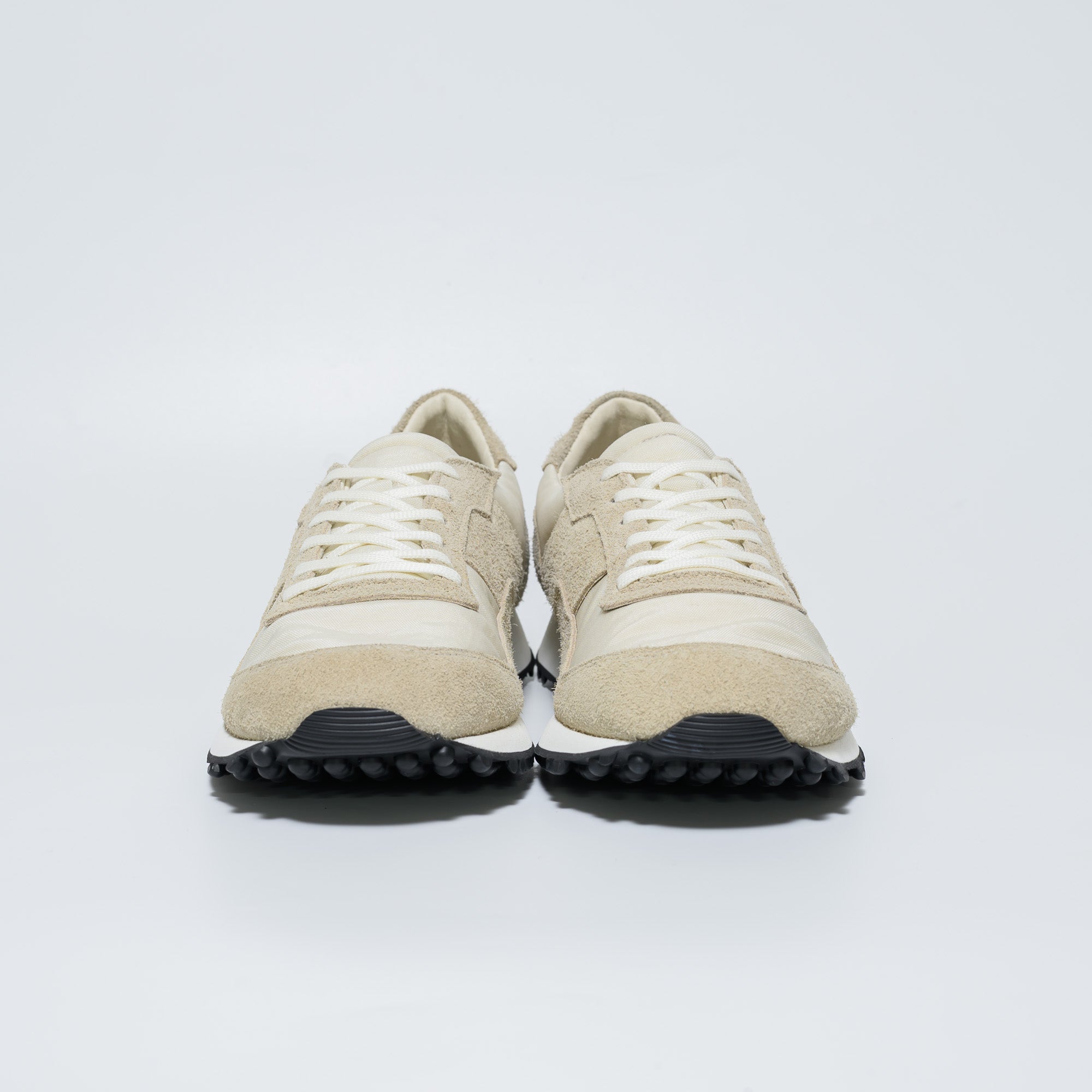 SHV3 -アイボリー-幅広のレトロランニングスニーカー-blueover