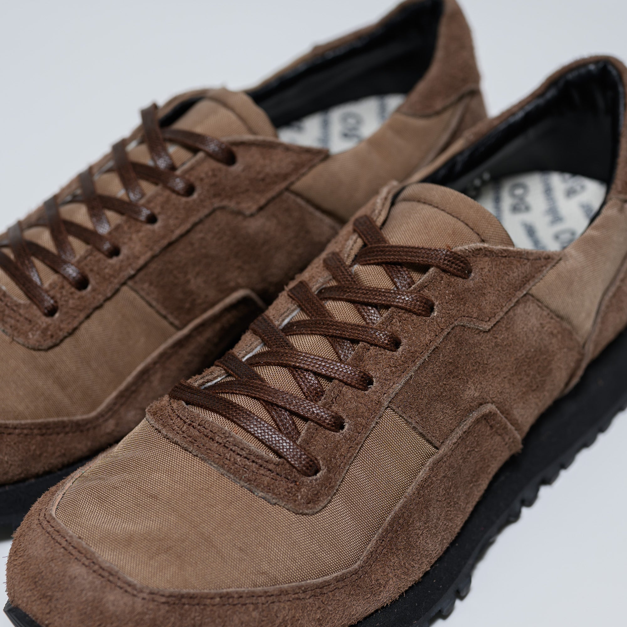 SHV3 -ブラウン-幅広のレトロランニングスニーカー-blueover