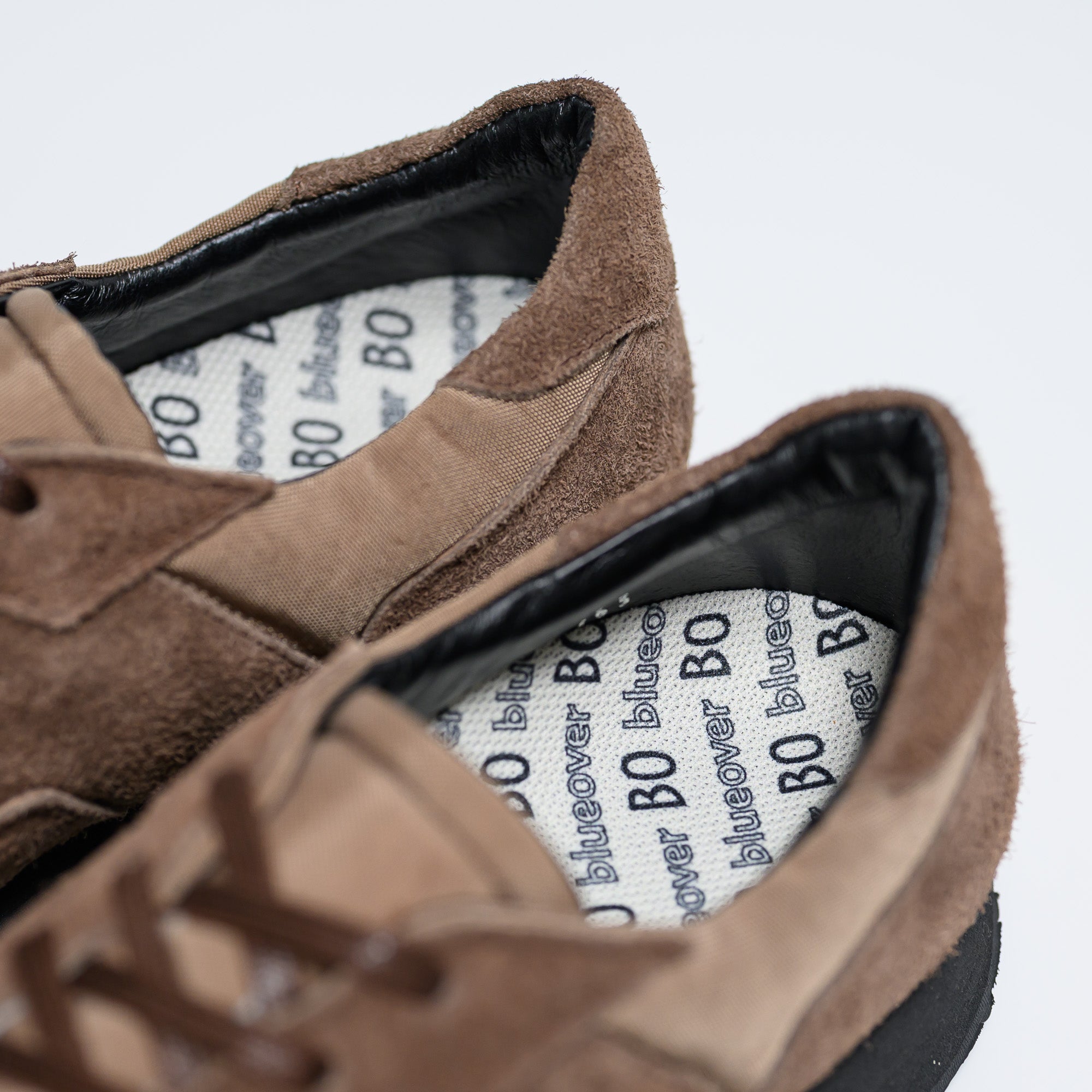 SHV3 -ブラウン-幅広のレトロランニングスニーカー-blueover