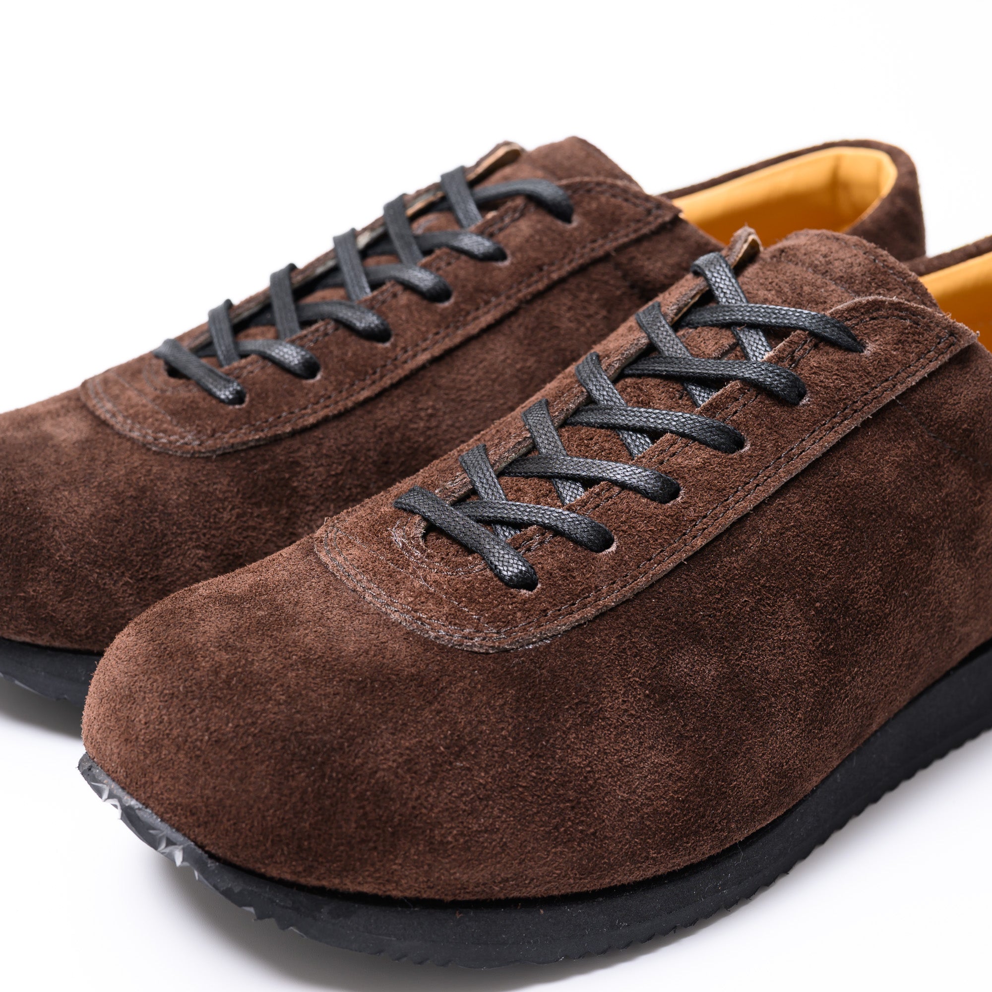 マイキー-ブラウン-幅広で歩くための日本製スニーカー-blueover